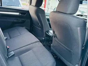 Toyota Hilux 2021 Black