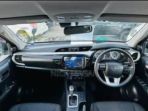 Toyota Hilux 2021 Black