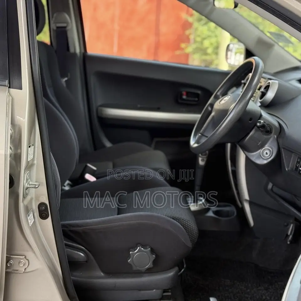 Toyota IST 2004 Beige
