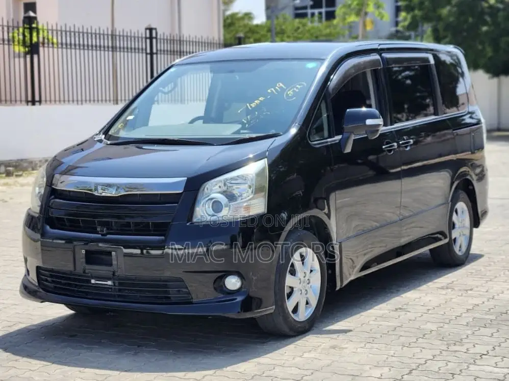 Toyota Noah 2.0 143hp FWD (8 Seater) 2009 Black