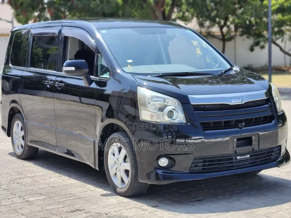 Toyota Noah 2.0 143hp FWD (8 Seater) 2009 Black