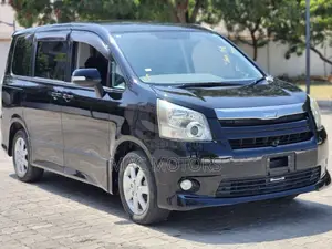 Toyota Noah 2.0 143hp FWD (8 Seater) 2009 Black