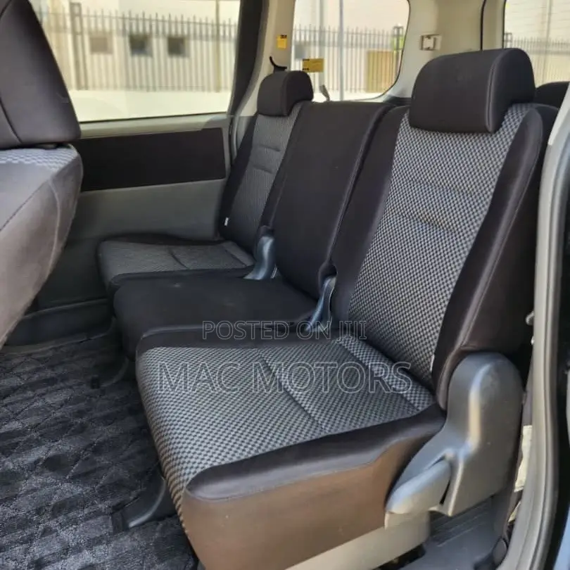 Toyota Noah 2.0 143hp FWD (8 Seater) 2009 Black