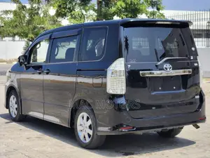 Toyota Noah 2.0 143hp FWD (8 Seater) 2009 Black