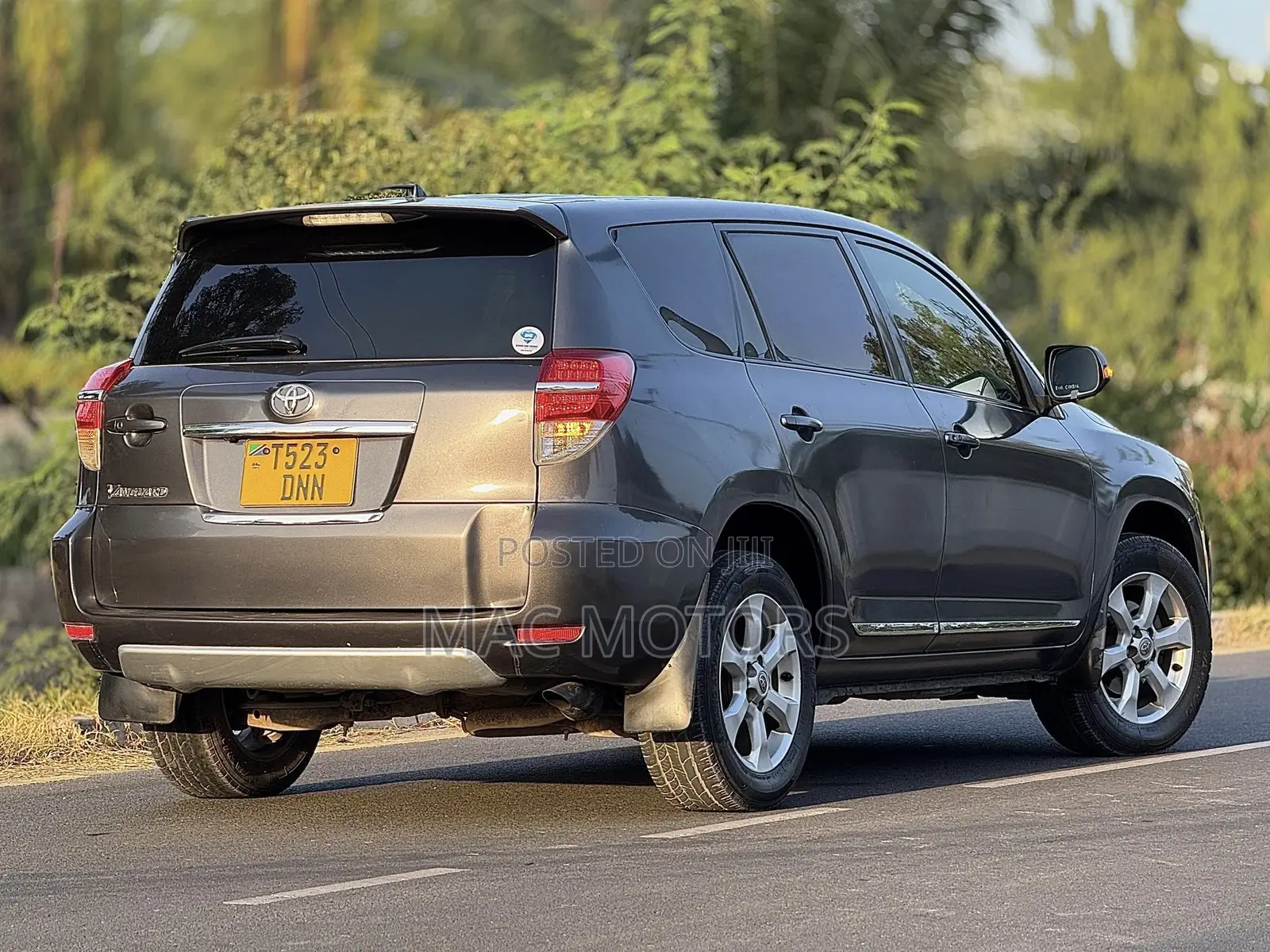 Toyota Vanguard 2010 Gray