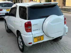 Toyota RAV4 Automatic 2003 White