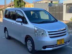 Toyota Noah 2008 Silver