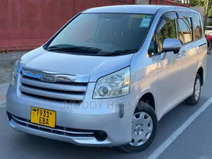 Toyota Noah 2008 Silver