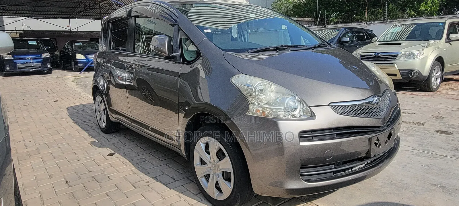 Toyota Ractis 2010 Beige