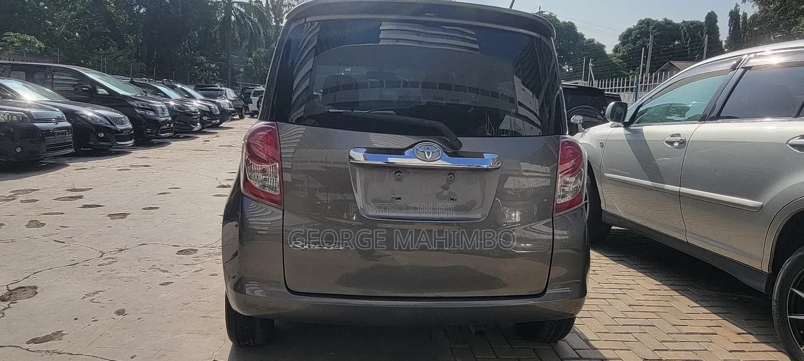 Toyota Ractis 2010 Beige