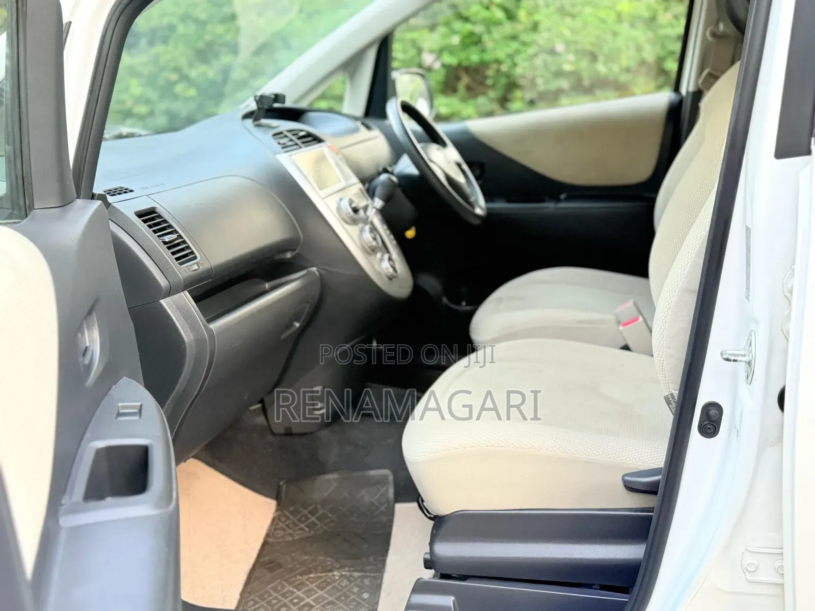 Toyota Ractis 2009 White