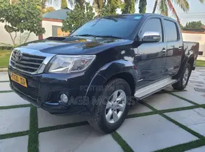 Toyota Hilux 2013 Black