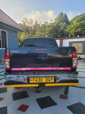 Toyota Hilux 2013 Black