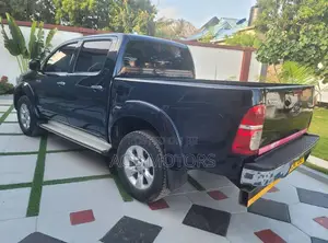 Toyota Hilux 2013 Black