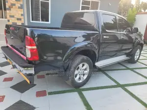 Toyota Hilux 2013 Black