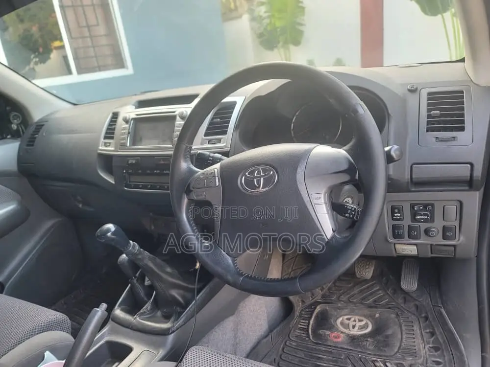 Toyota Hilux 2013 Black