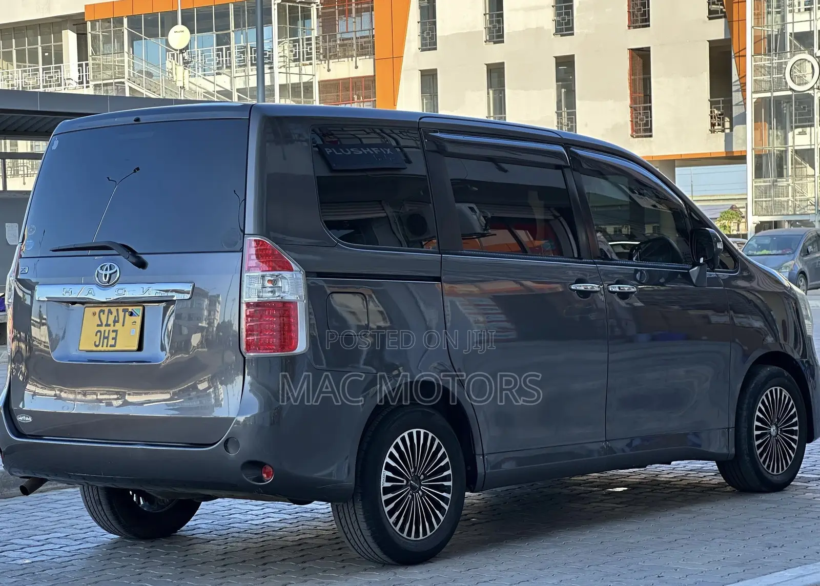 Toyota Noah 2.0 143hp FWD (8 Seater) 2008 Gray