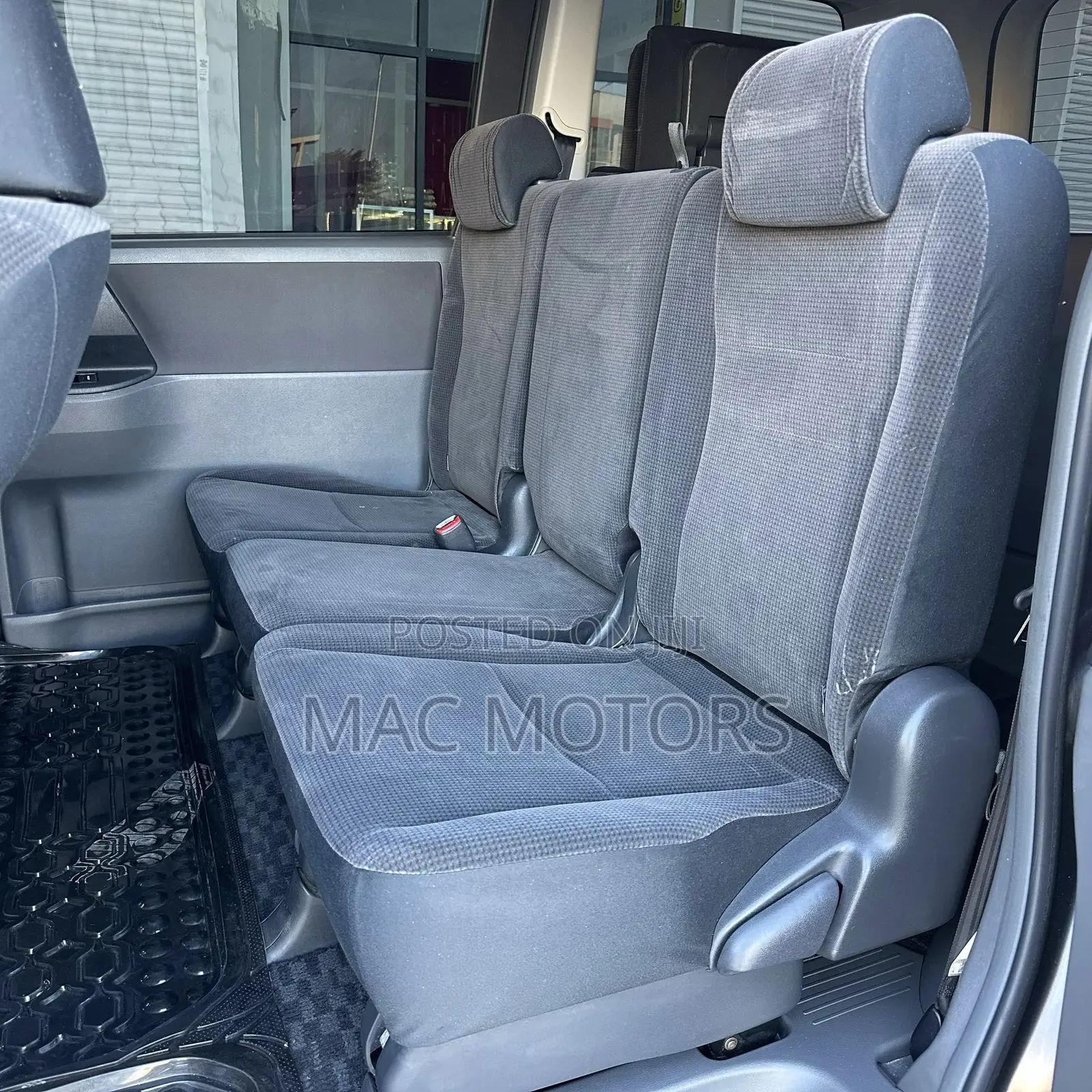 Toyota Noah 2.0 143hp FWD (8 Seater) 2008 Gray