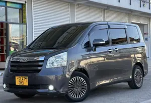 Toyota Noah 2.0 143hp FWD (8 Seater) 2008 Gray
