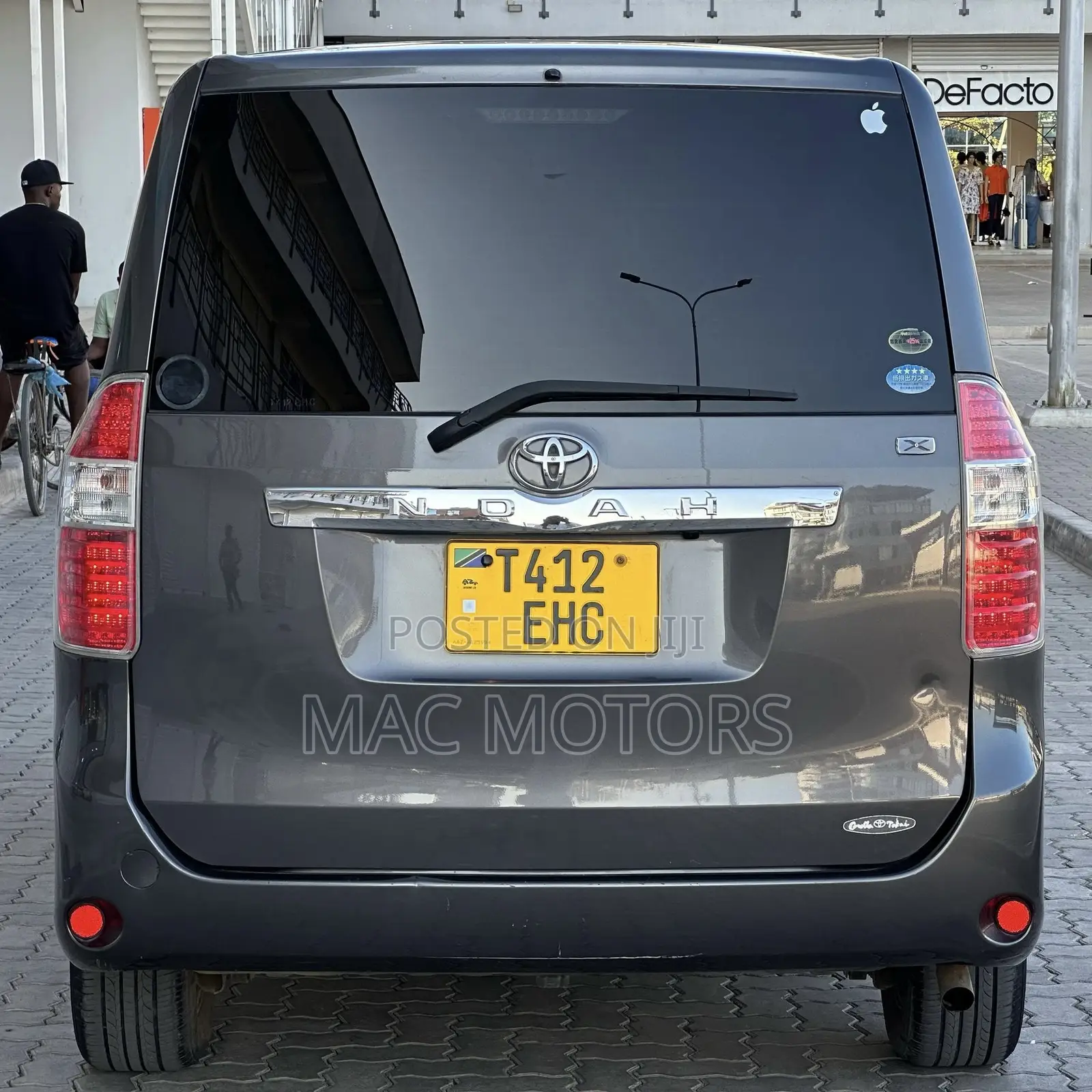 Toyota Noah 2.0 143hp FWD (8 Seater) 2008 Gray