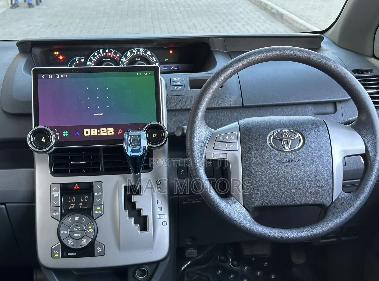 Toyota Noah 2.0 143hp FWD (8 Seater) 2008 Gray