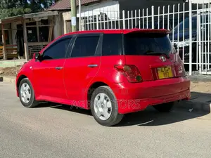 Toyota IST 2004 Red