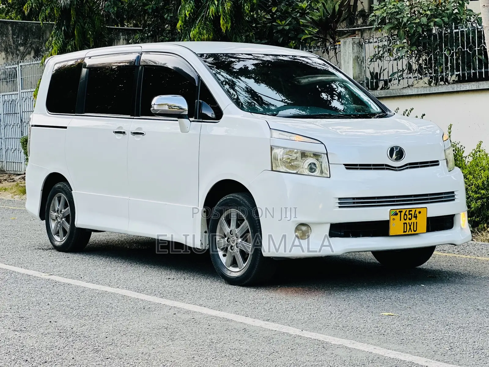 Toyota Voxy 2008 White