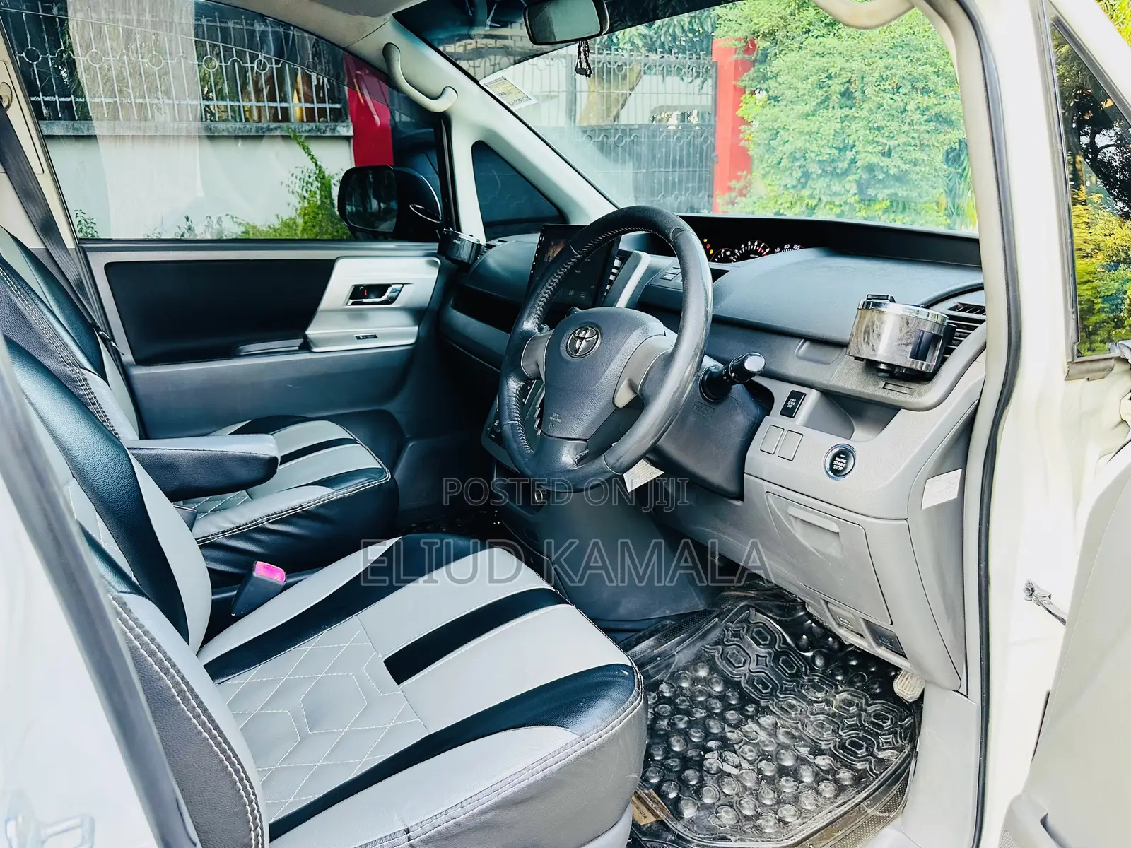 Toyota Voxy 2008 White