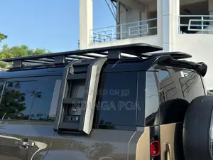 Land Rover Defender X-Dynamic SE 2023 Brown