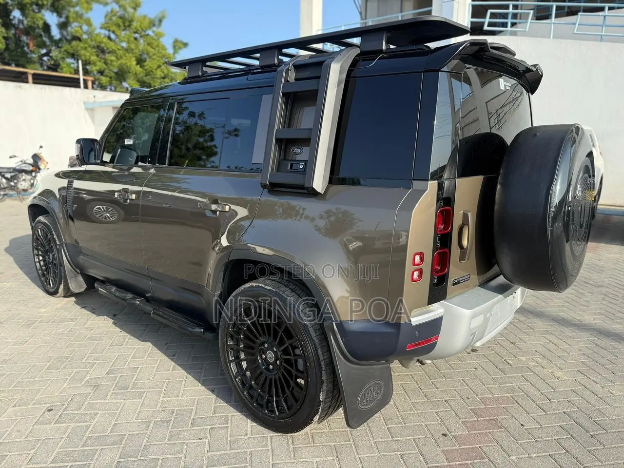 Land Rover Defender X-Dynamic SE 2023 Brown