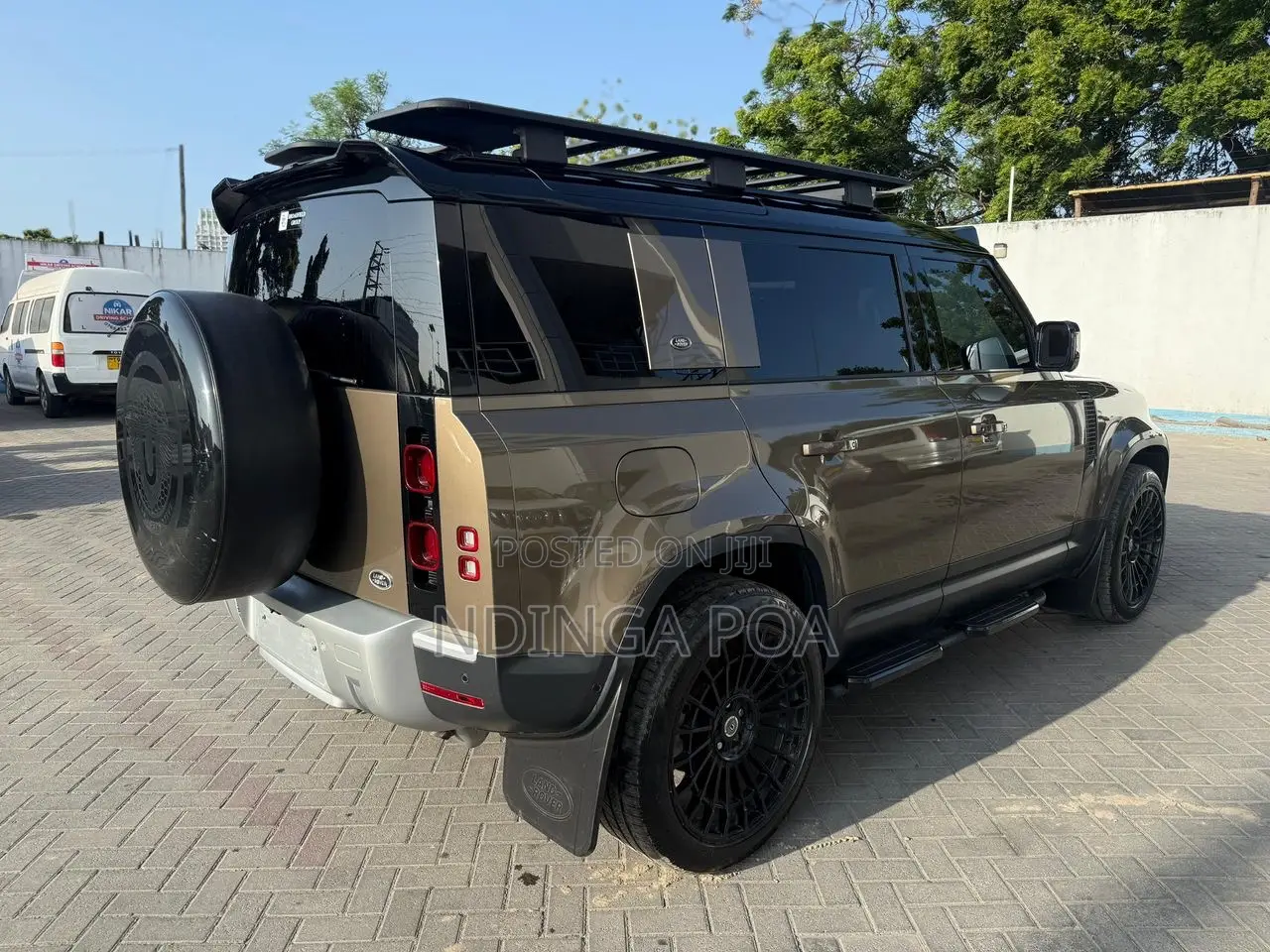 Land Rover Defender X-Dynamic SE 2023 Brown
