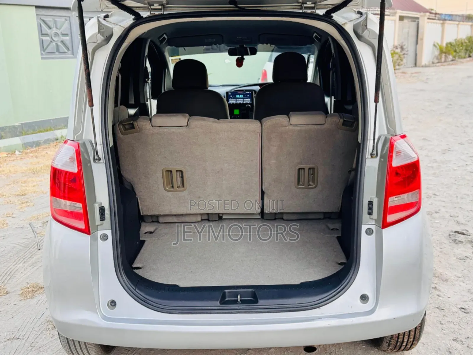Toyota Ractis 1.5 AWD 2006 Silver