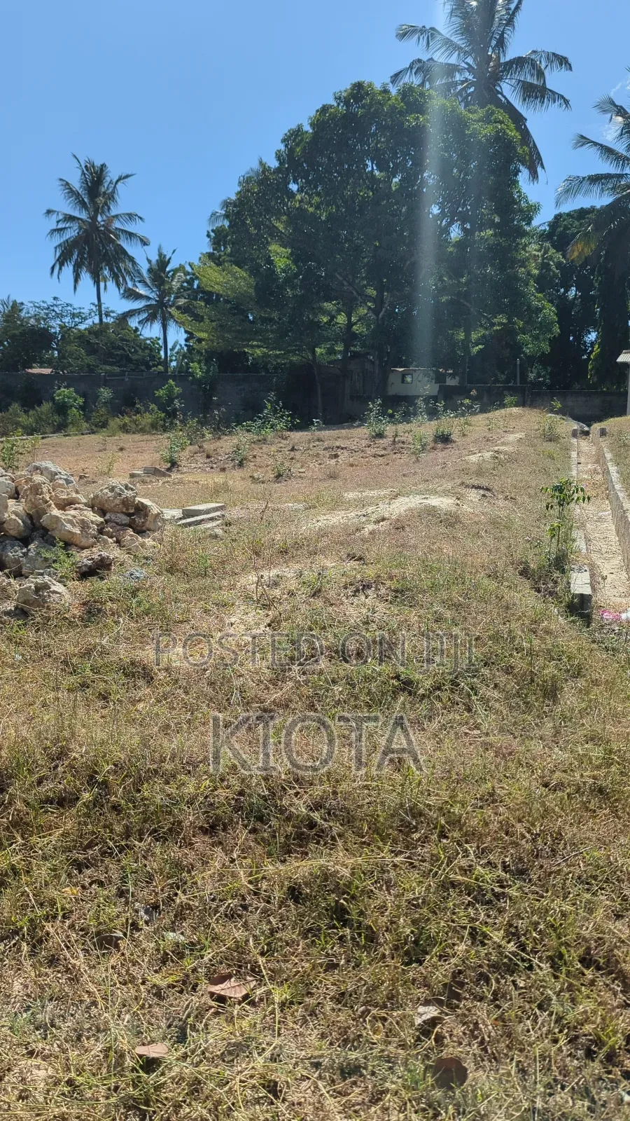 Salasala Kiwanja Nusu Eka Kasoro