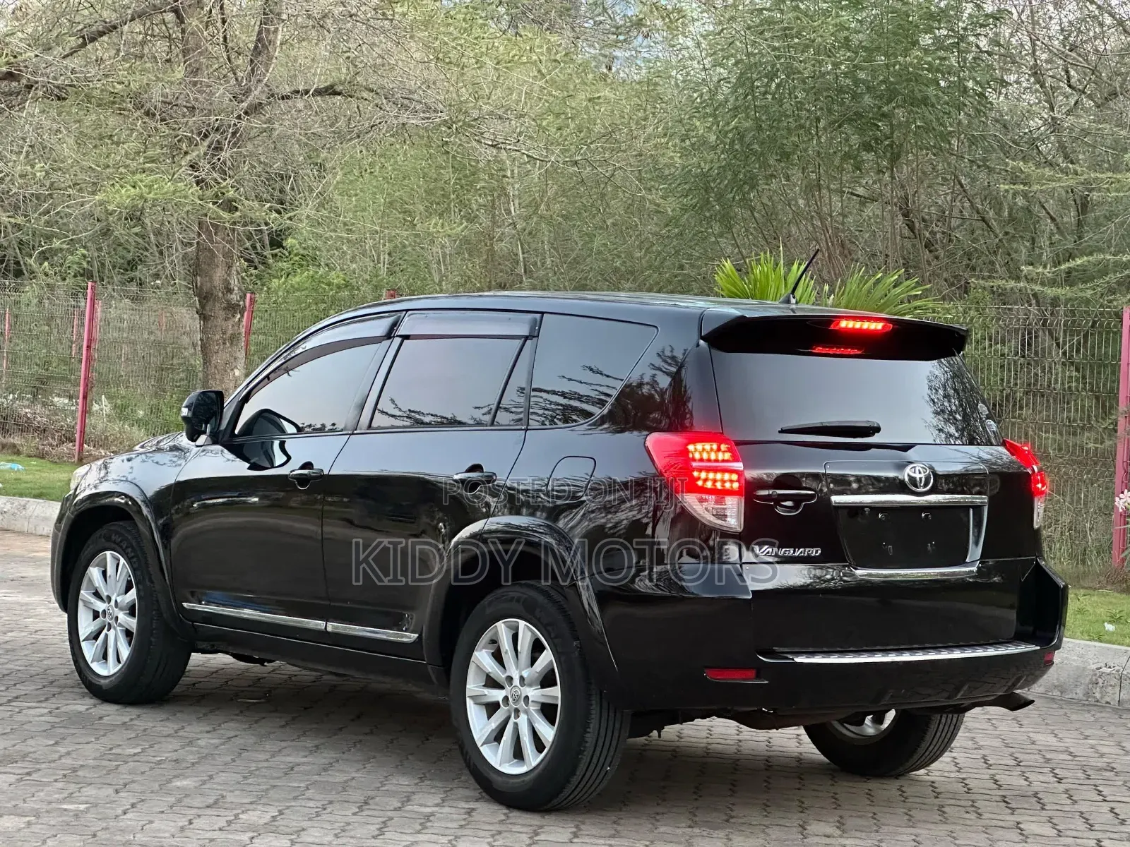 Toyota Vanguard 2011 Black