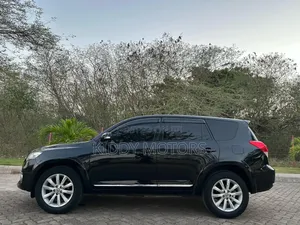 Toyota Vanguard 2011 Black