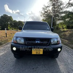 Mitsubishi Pajero 2005 White