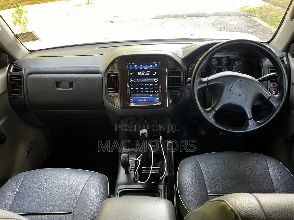 Mitsubishi Pajero 2005 White