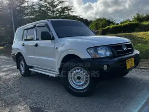 Mitsubishi Pajero 2005 White