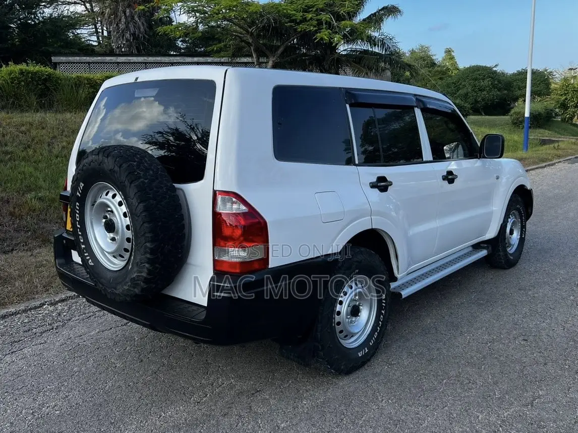 Mitsubishi Pajero 2005 White