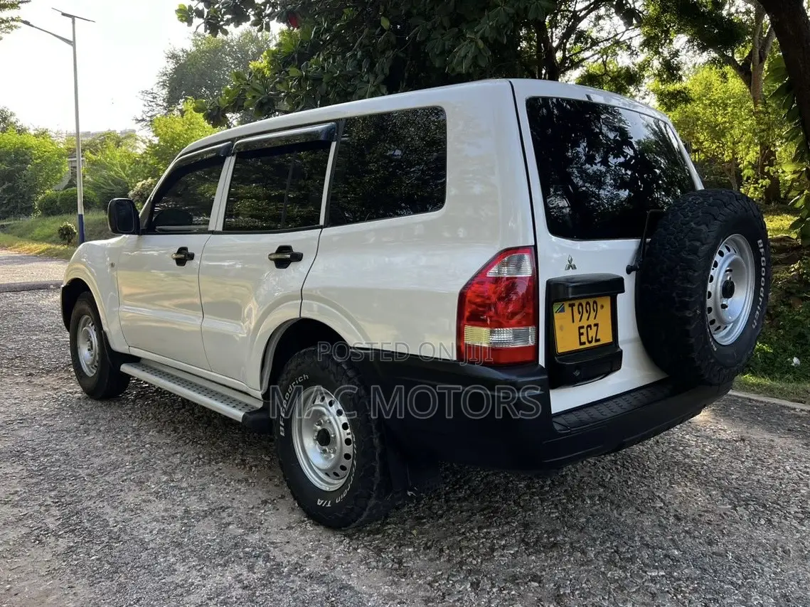 Mitsubishi Pajero 2005 White