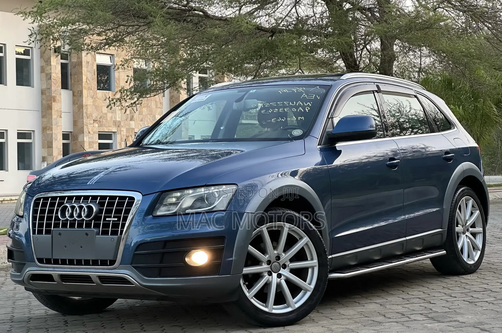 Audi Q5 2010 Blue