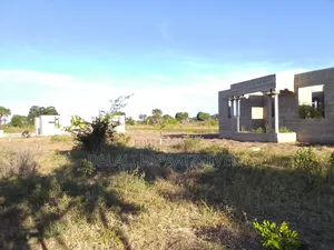 Eneo Lenye Ukubwa Wa SQMT 438 Linauzw Lipo Kerege Kwa Kiwete