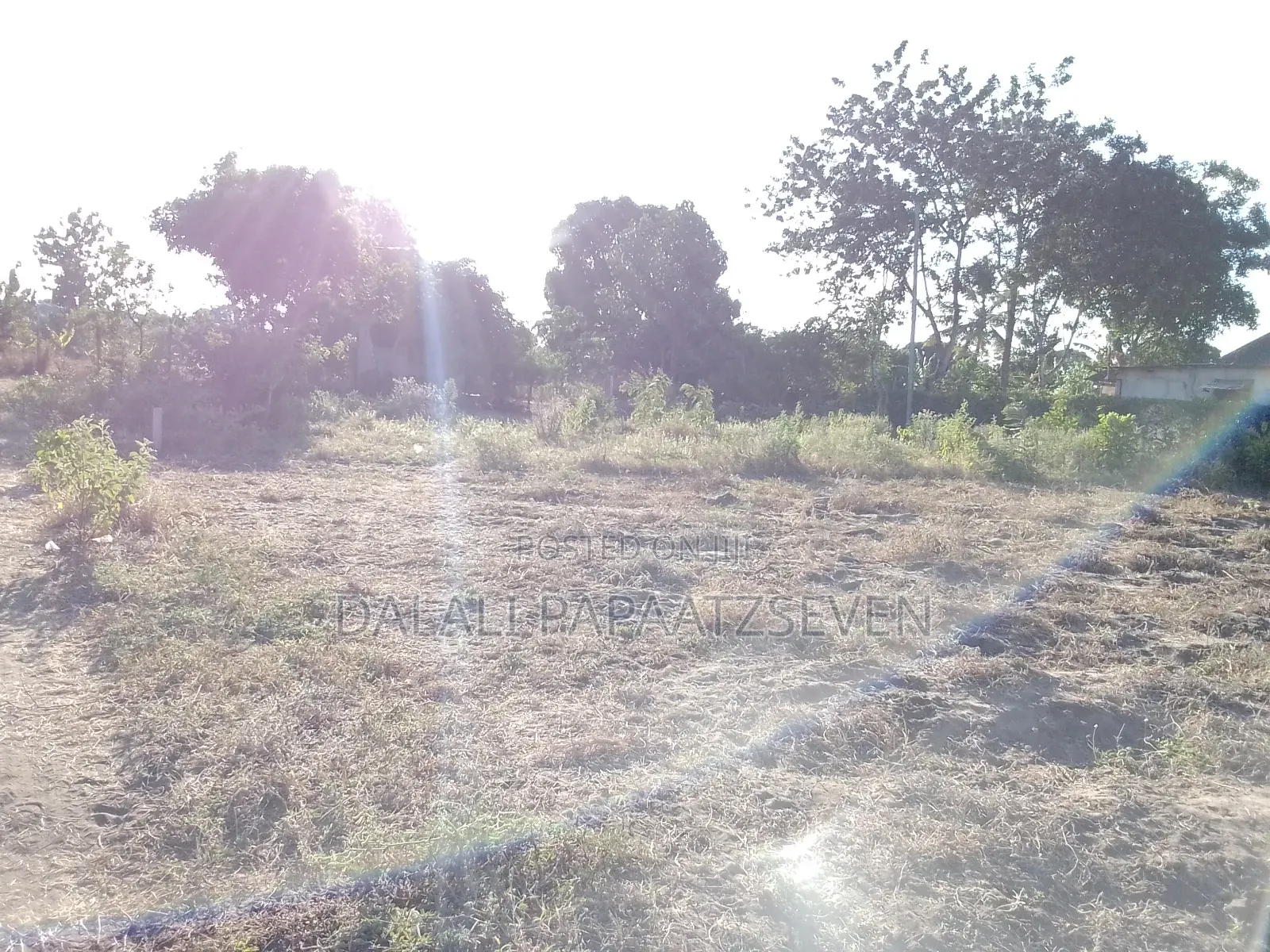 Eneo Lenye Ukubwa Wa SQMT 438 Linauzw Lipo Kerege Kwa Kiwete