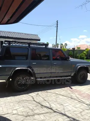 Nissan Patrol 2000 Gray