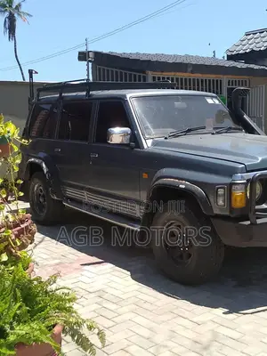 Nissan Patrol 2000 Gray