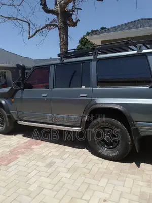 Nissan Patrol 2000 Gray