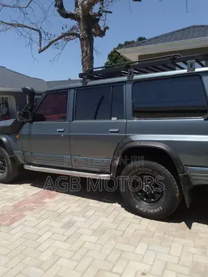 Nissan Patrol 2000 Gray