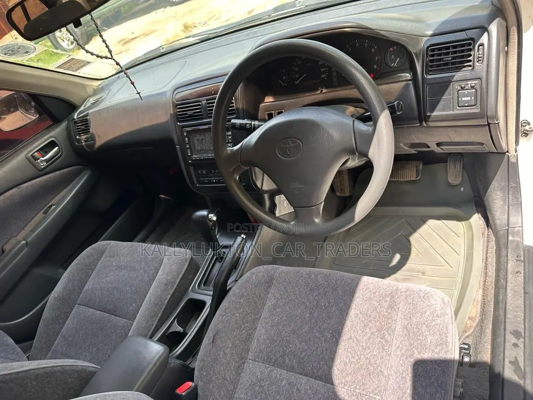 Toyota Carina 2000 White