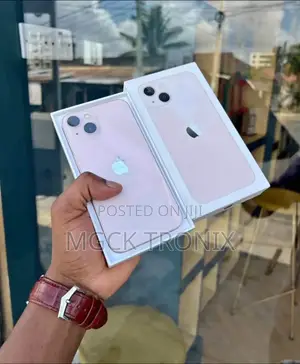 Photo - New Apple iPhone 13 128 GB Rose Gold