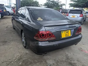Toyota Crown 2006 Gray